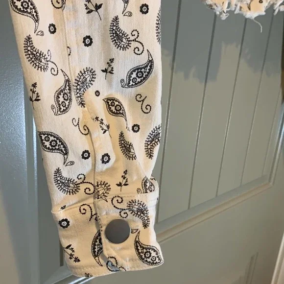 Kittenish Paisley Crop Jacket - Picture 4 of 12